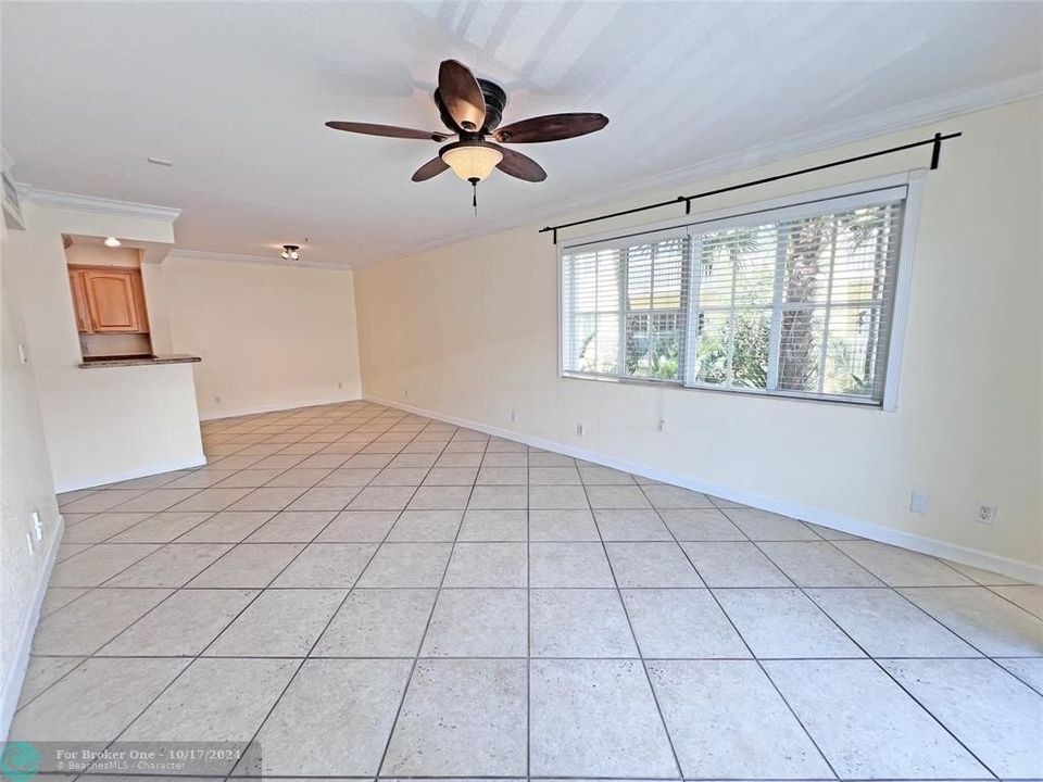 For Sale: $345,000 (2 beds, 2 baths, 960 Square Feet)