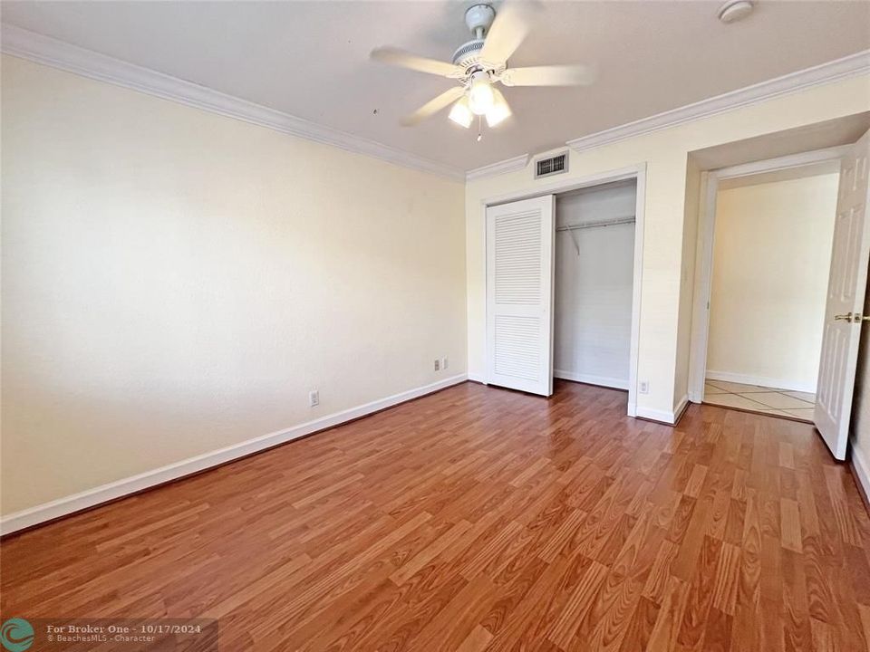 For Sale: $345,000 (2 beds, 2 baths, 960 Square Feet)