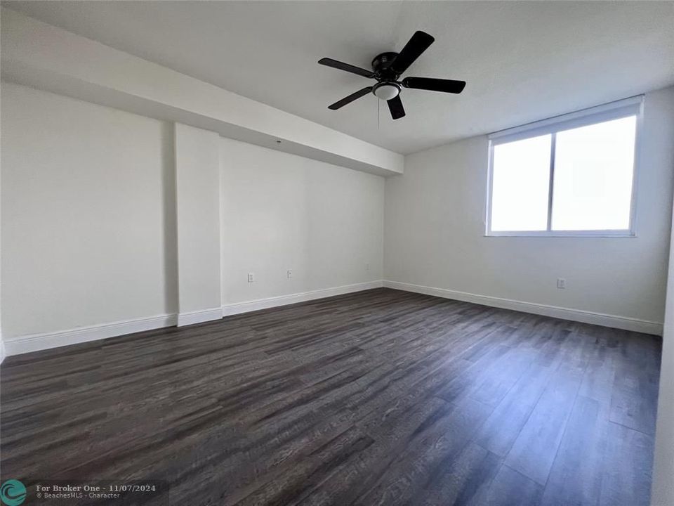 For Rent: $2,130 (1 beds, 1 baths, 1000 Square Feet)