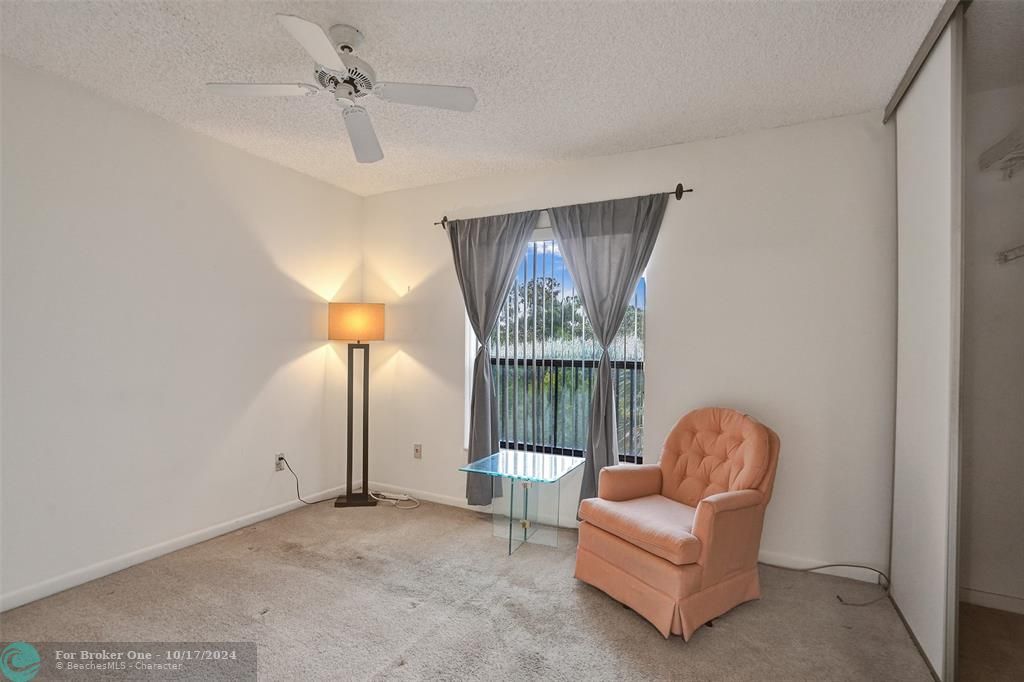 For Sale: $245,000 (2 beds, 2 baths, 1000 Square Feet)