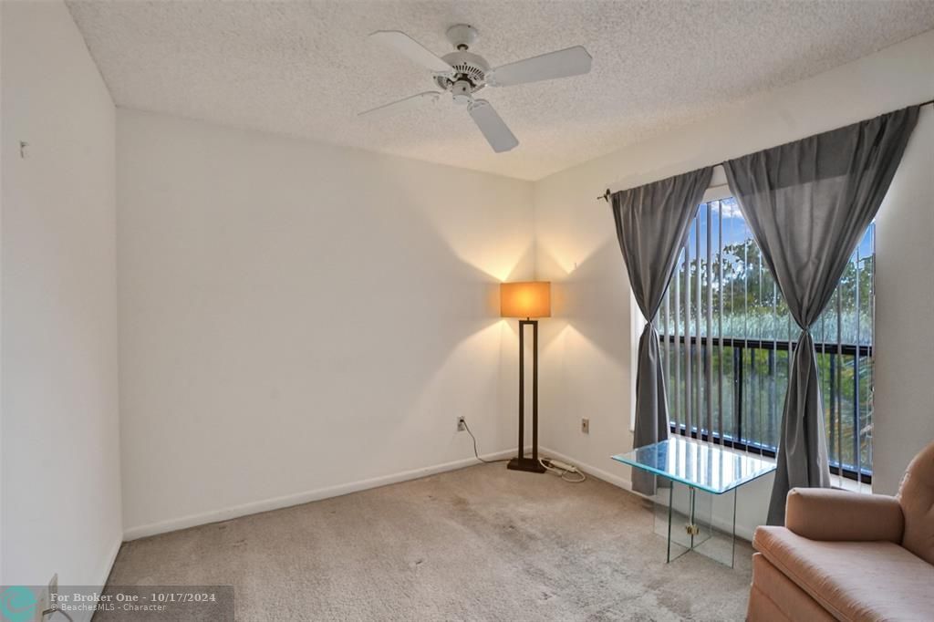 For Sale: $245,000 (2 beds, 2 baths, 1000 Square Feet)