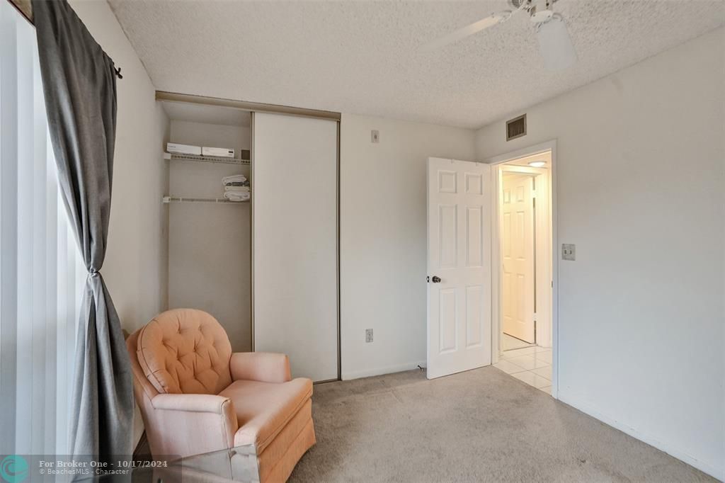 For Sale: $245,000 (2 beds, 2 baths, 1000 Square Feet)