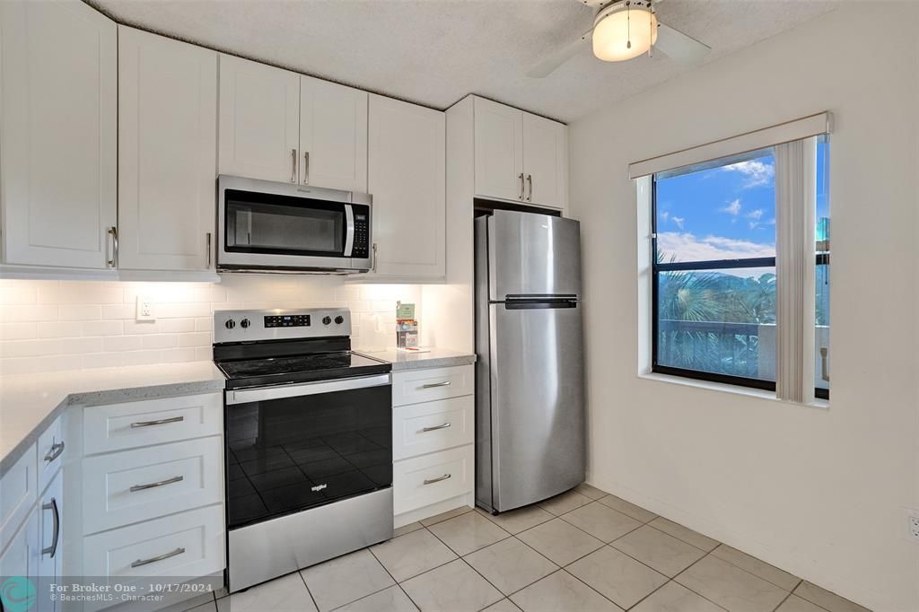 For Sale: $245,000 (2 beds, 2 baths, 1000 Square Feet)