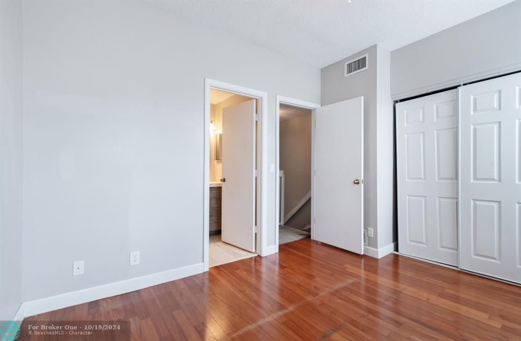 For Rent: $2,600 (2 beds, 2 baths, 1110 Square Feet)