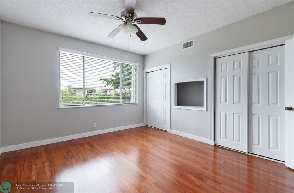 For Rent: $2,600 (2 beds, 2 baths, 1110 Square Feet)