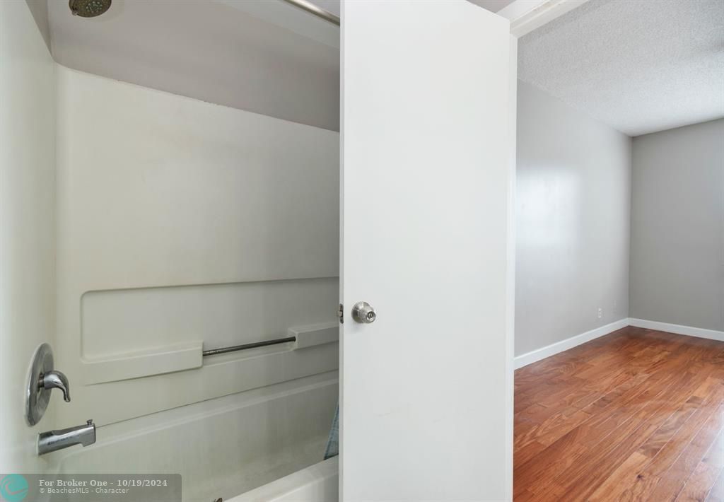 For Rent: $2,600 (2 beds, 2 baths, 1110 Square Feet)