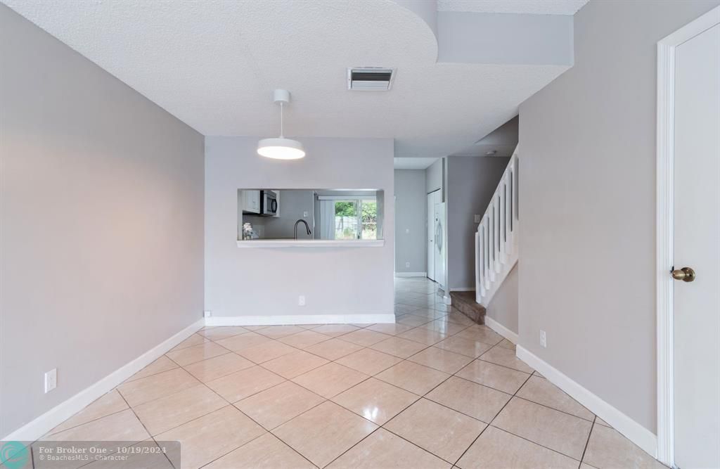 For Rent: $2,600 (2 beds, 2 baths, 1110 Square Feet)