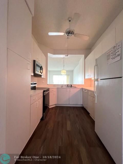 For Rent: $2,100 (2 beds, 2 baths, 1215 Square Feet)