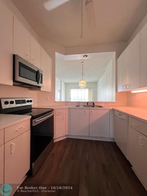 For Rent: $2,100 (2 beds, 2 baths, 1215 Square Feet)