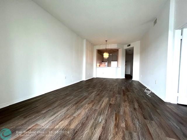 For Rent: $2,100 (2 beds, 2 baths, 1215 Square Feet)