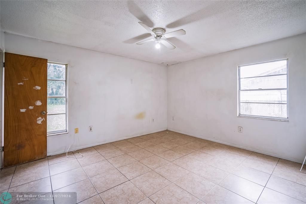 For Sale: $200,000 (3 beds, 1 baths, 1088 Square Feet)