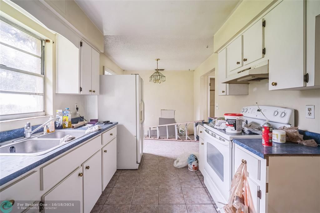 For Sale: $200,000 (3 beds, 1 baths, 1088 Square Feet)