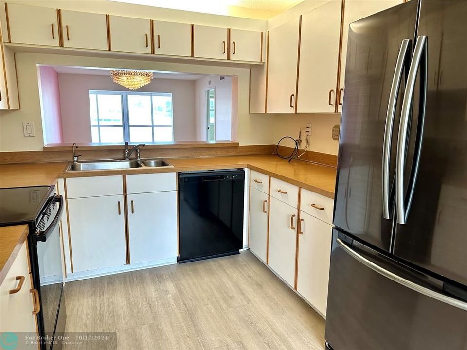 For Sale: $207,000 (2 beds, 2 baths, 1238 Square Feet)