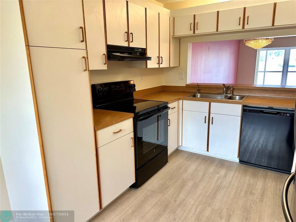 For Sale: $207,000 (2 beds, 2 baths, 1238 Square Feet)