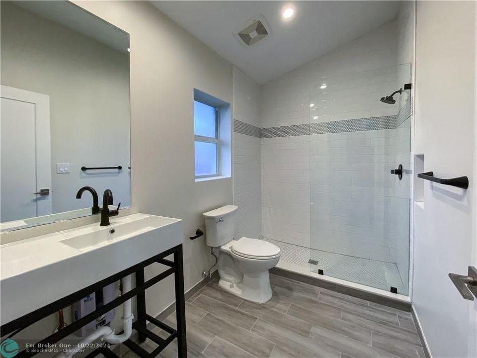 For Sale: $1,950 (1 beds, 1 baths, 0 Square Feet)