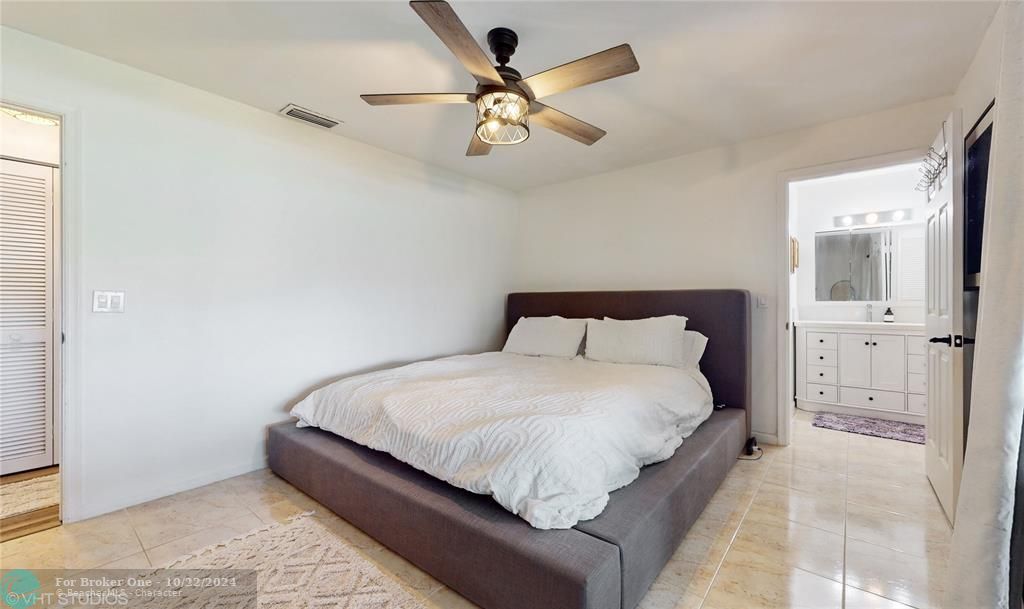 For Sale: $264,900 (2 beds, 2 baths, 998 Square Feet)