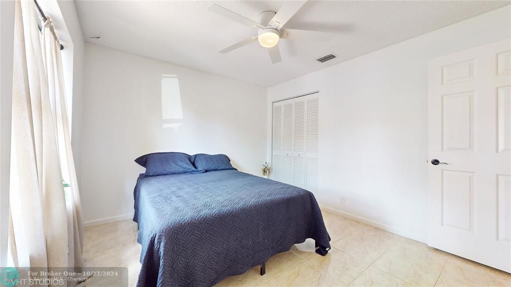 For Sale: $264,900 (2 beds, 2 baths, 998 Square Feet)