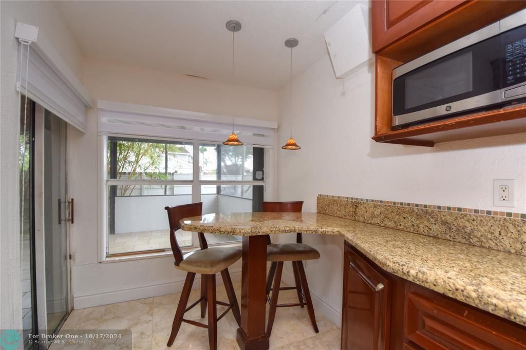 For Sale: $475,000 (2 beds, 3 baths, 1917 Square Feet)