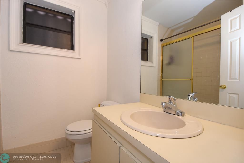 For Sale: $475,000 (2 beds, 3 baths, 1917 Square Feet)