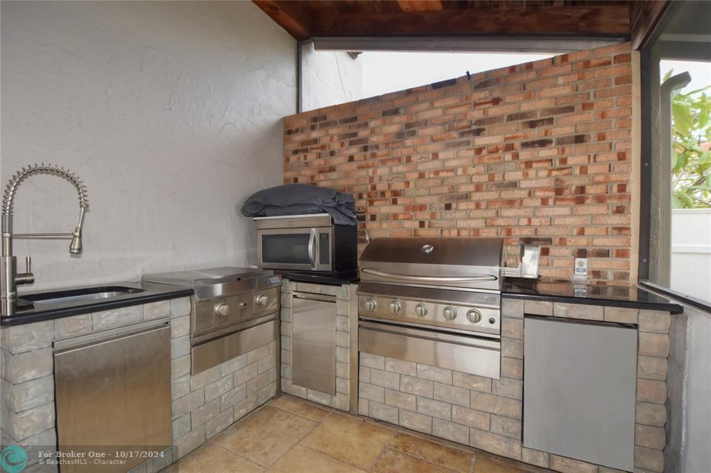 En Venta: $475,000 (2 camas, 3 baños, 1917 Pies cuadrados)