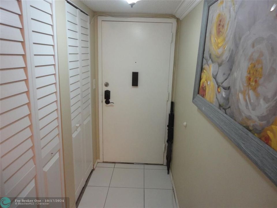 For Sale: $175,000 (2 beds, 2 baths, 1116 Square Feet)