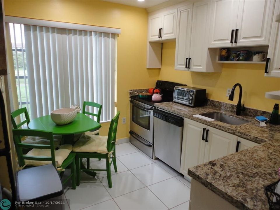 For Sale: $175,000 (2 beds, 2 baths, 1116 Square Feet)