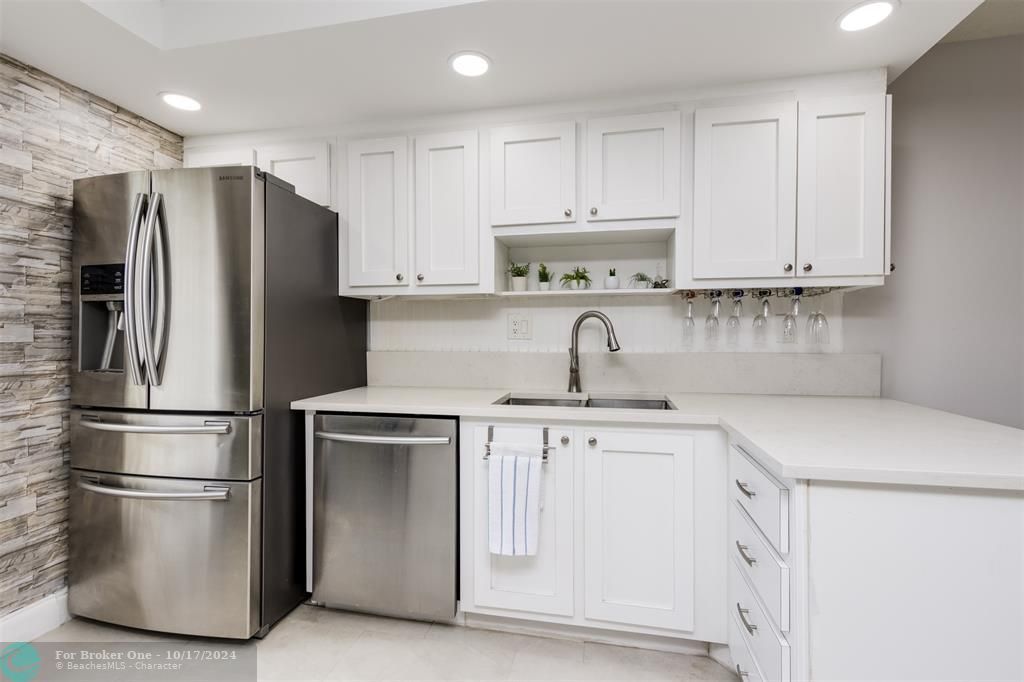 For Sale: $399,500 (2 beds, 2 baths, 1333 Square Feet)