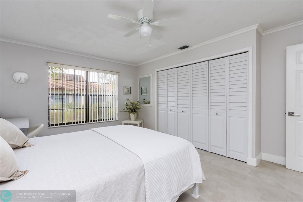 For Sale: $399,500 (2 beds, 2 baths, 1333 Square Feet)