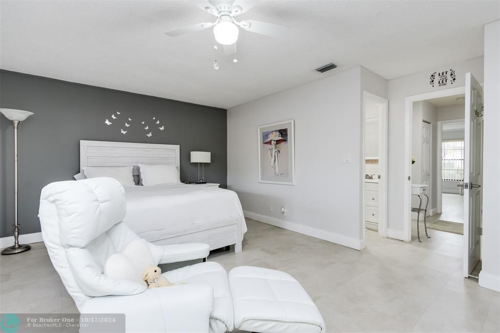 For Sale: $399,500 (2 beds, 2 baths, 1333 Square Feet)