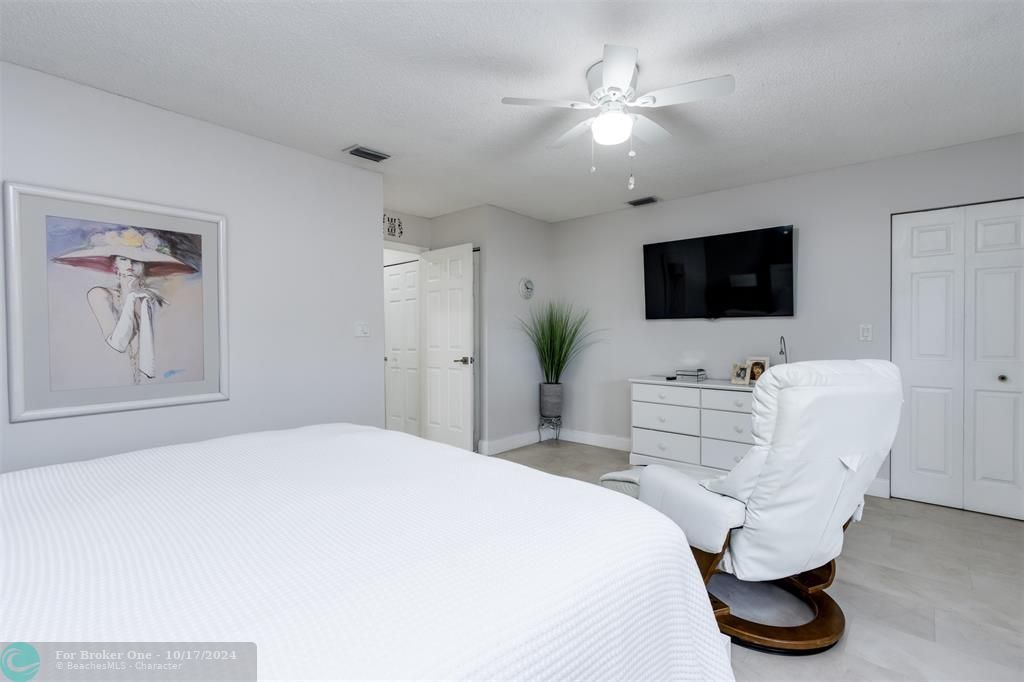 For Sale: $399,500 (2 beds, 2 baths, 1333 Square Feet)