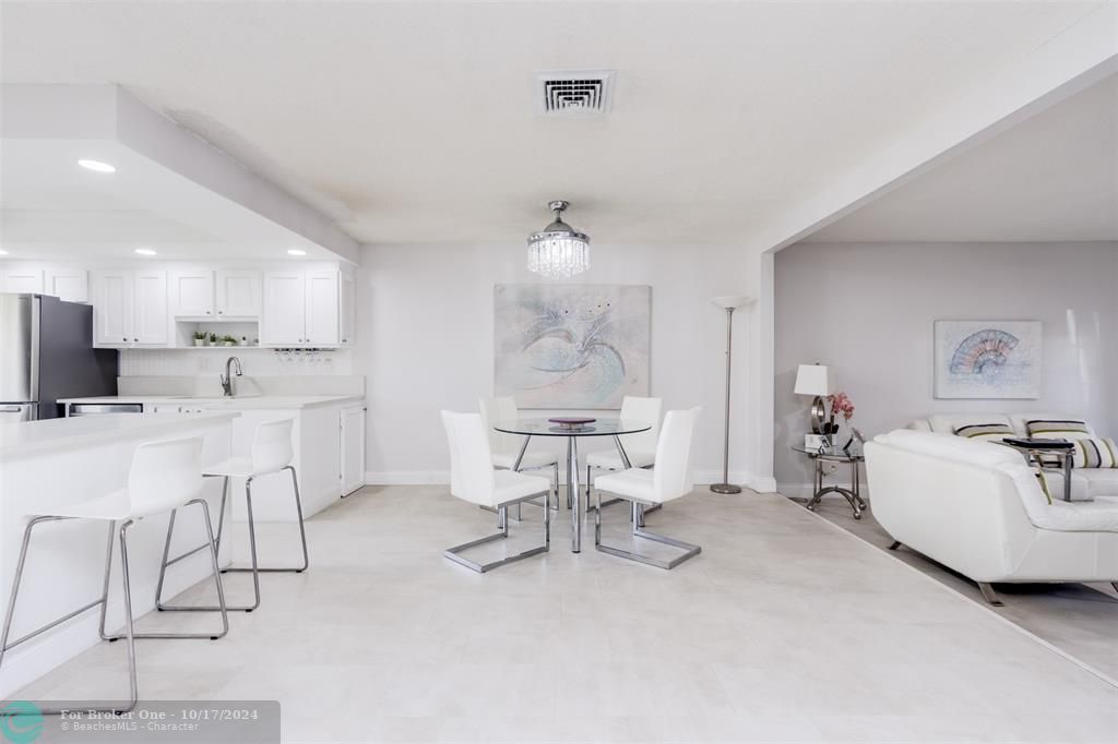 For Sale: $399,500 (2 beds, 2 baths, 1333 Square Feet)