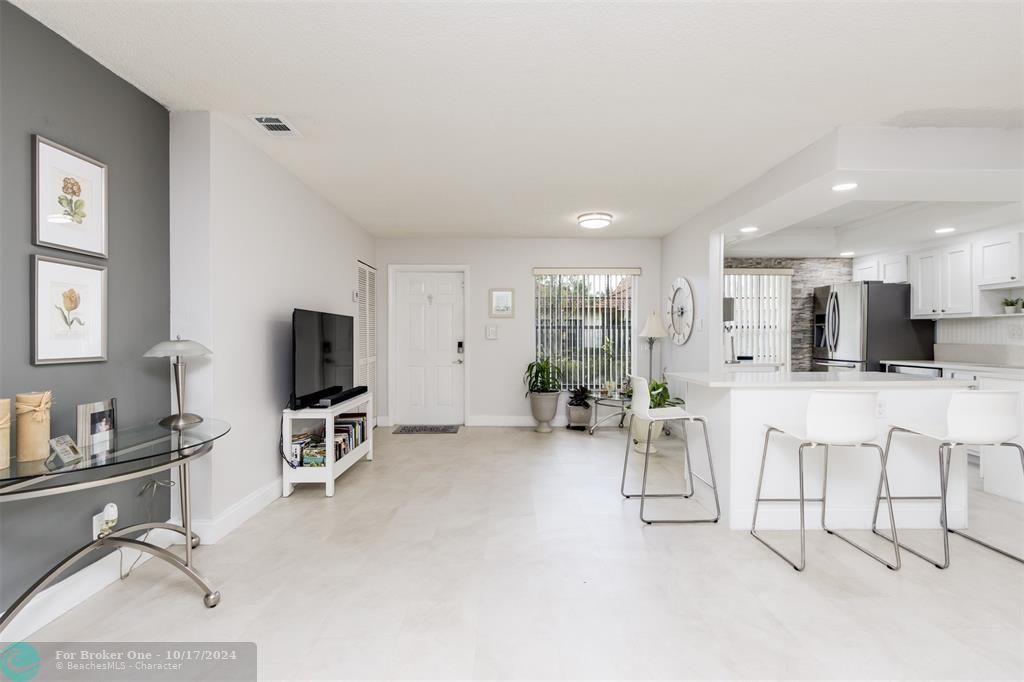 For Sale: $399,500 (2 beds, 2 baths, 1333 Square Feet)