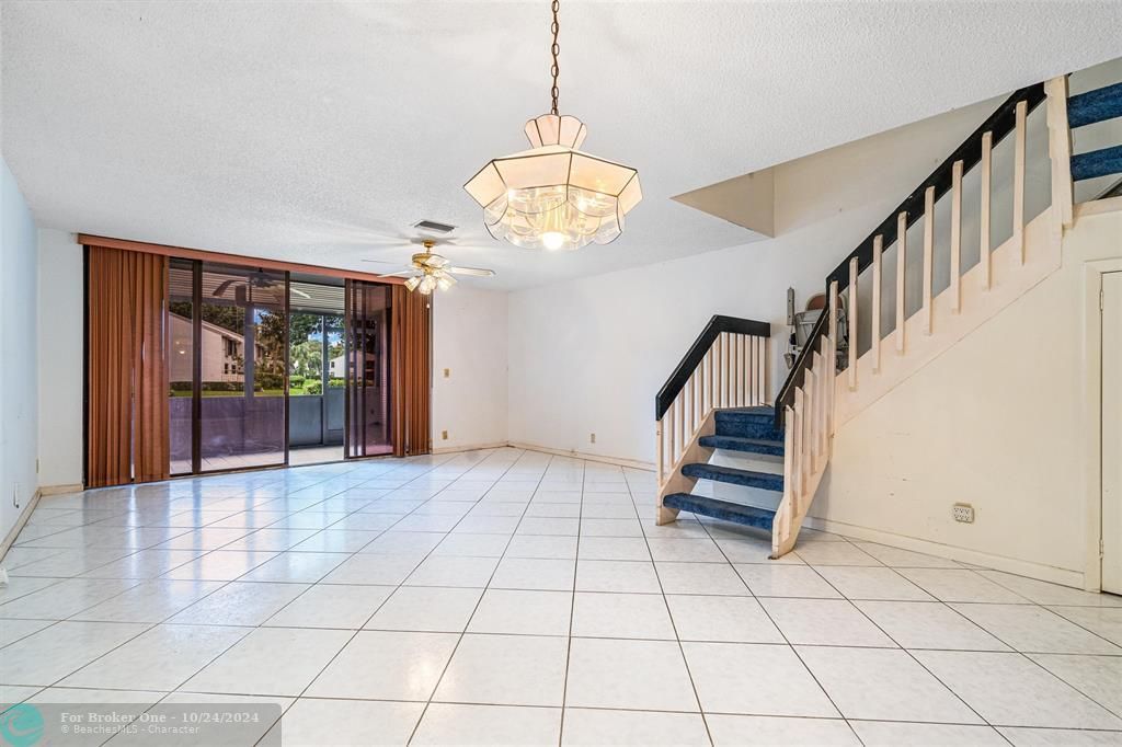 For Sale: $309,000 (2 beds, 2 baths, 1244 Square Feet)