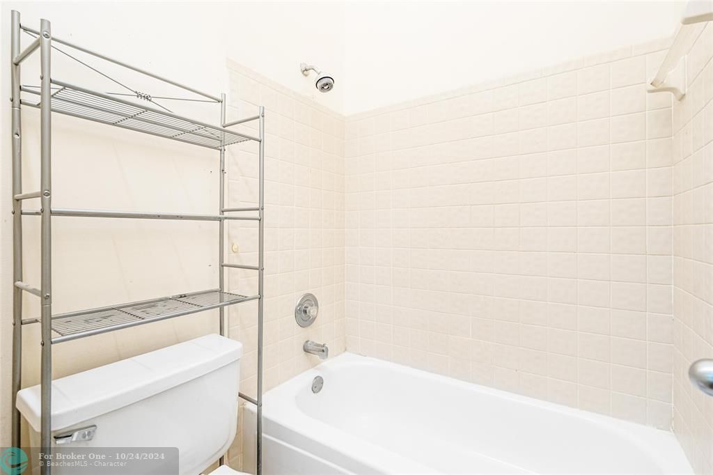 For Sale: $309,000 (2 beds, 2 baths, 1244 Square Feet)