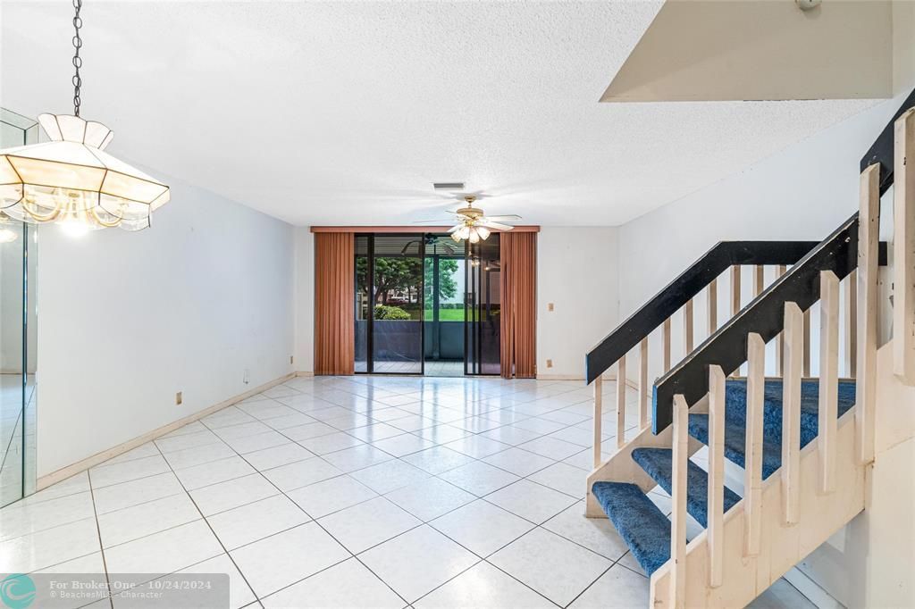 For Sale: $309,000 (2 beds, 2 baths, 1244 Square Feet)