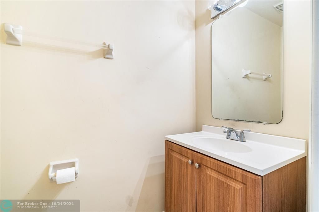 For Sale: $309,000 (2 beds, 2 baths, 1244 Square Feet)