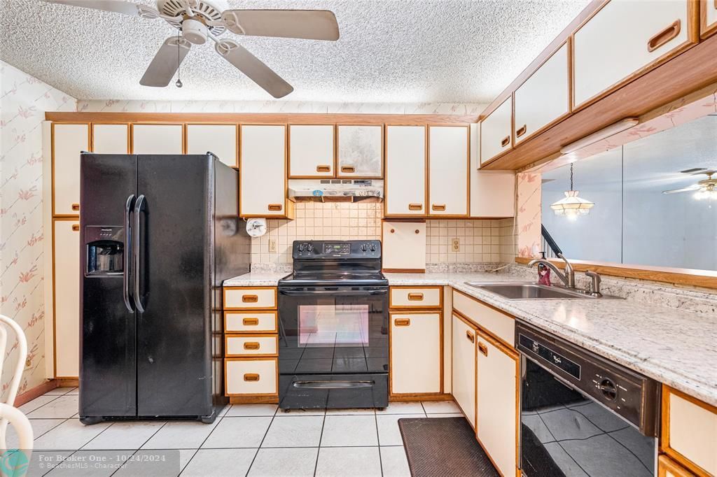 For Sale: $309,000 (2 beds, 2 baths, 1244 Square Feet)