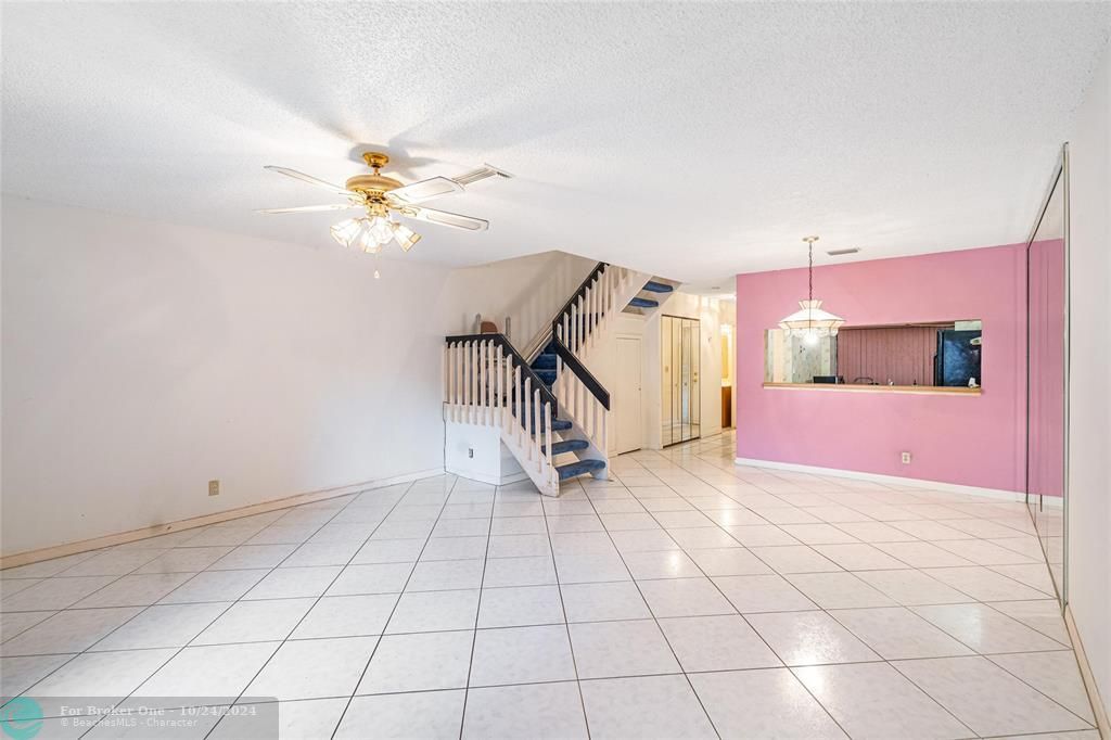 For Sale: $309,000 (2 beds, 2 baths, 1244 Square Feet)