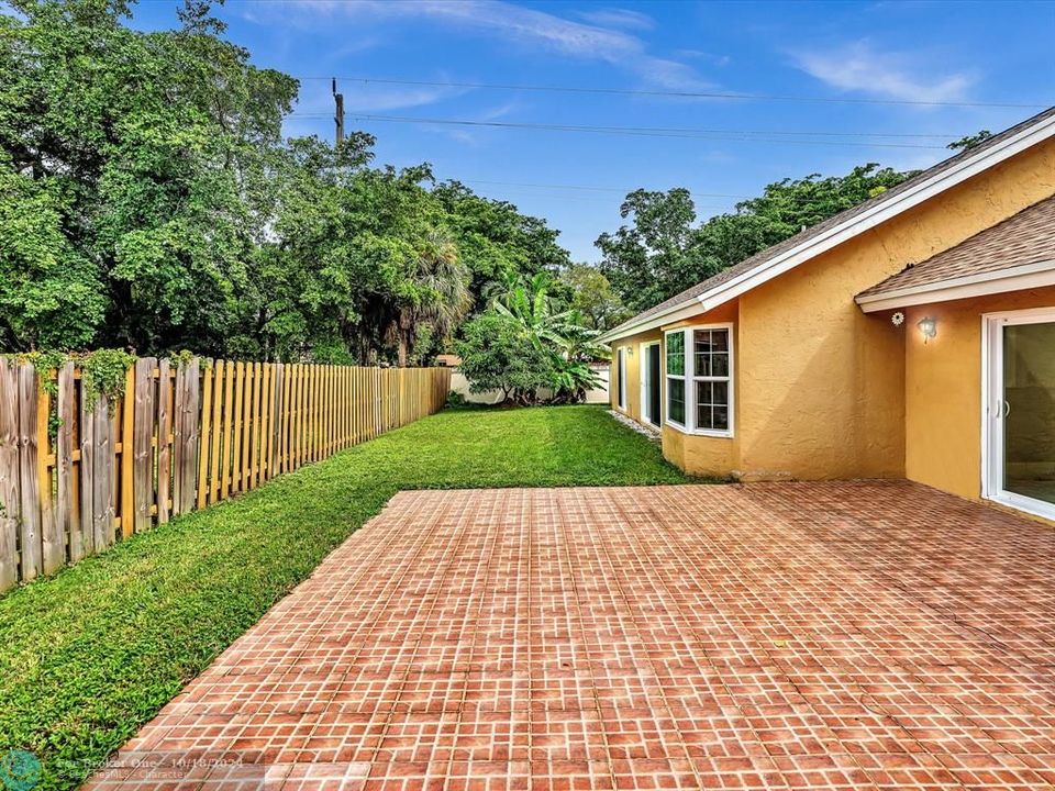 For Sale: $599,000 (3 beds, 2 baths, 2381 Square Feet)