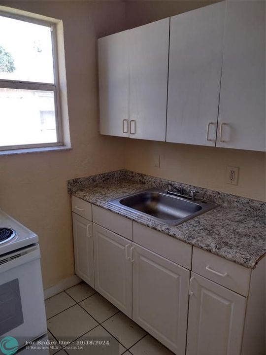 For Rent: $1,650 (2 beds, 1 baths, 775 Square Feet)