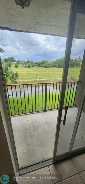 For Rent: $2,250 (2 beds, 2 baths, 808 Square Feet)