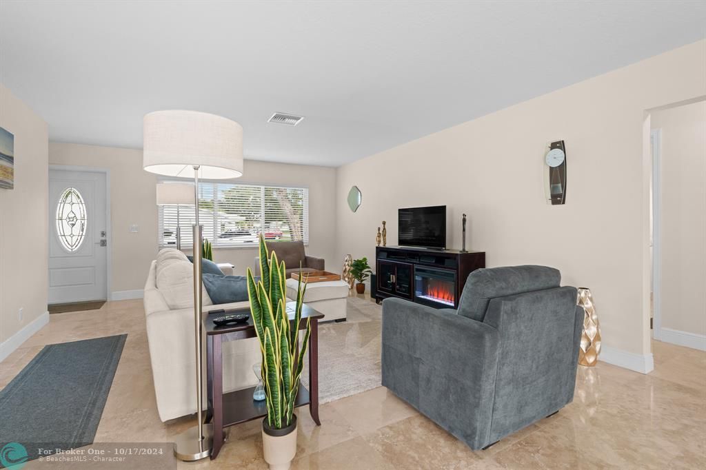 For Sale: $459,900 (2 beds, 2 baths, 1594 Square Feet)