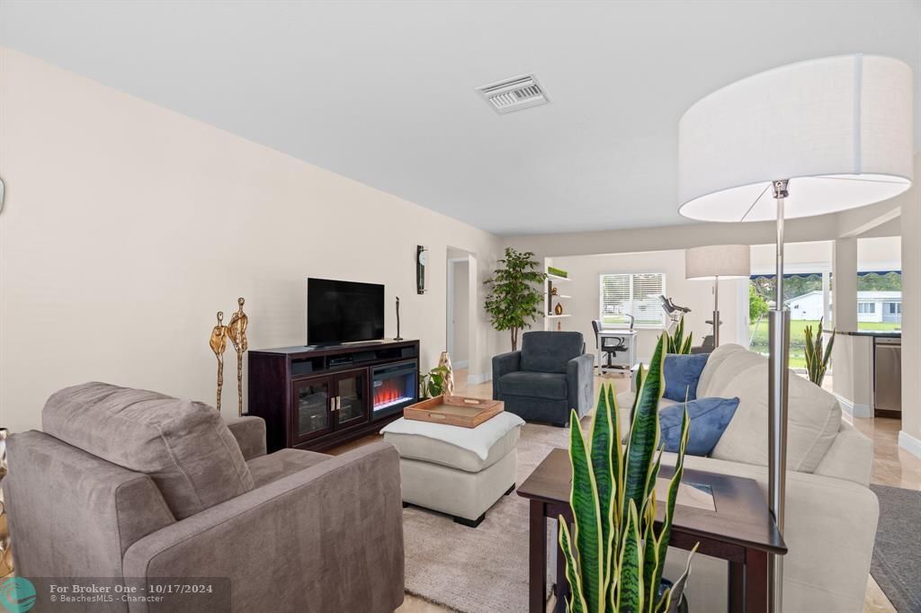 For Sale: $459,900 (2 beds, 2 baths, 1594 Square Feet)