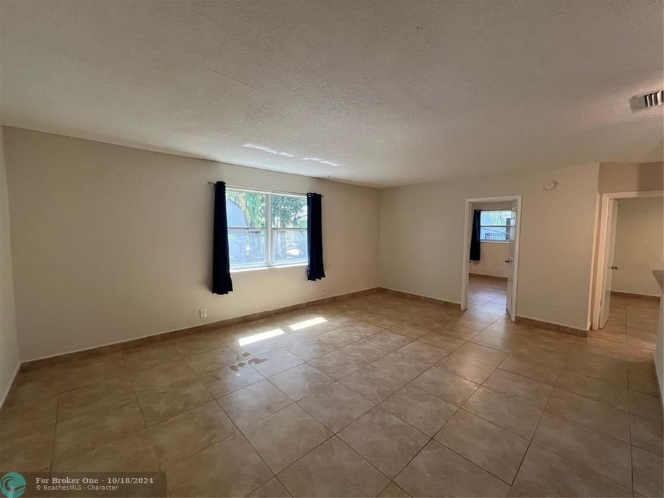 For Sale: $1,995 (2 beds, 1 baths, 8003 Square Feet)