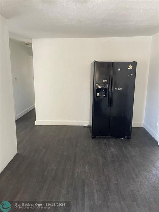 For Rent: $2,000 (4 beds, 2 baths, 870 Square Feet)