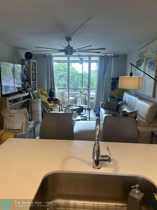 En Venta: $375,000 (2 camas, 2 baños, 1035 Pies cuadrados)