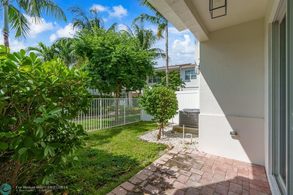 For Sale: $819,000 (3 beds, 2 baths, 2563 Square Feet)