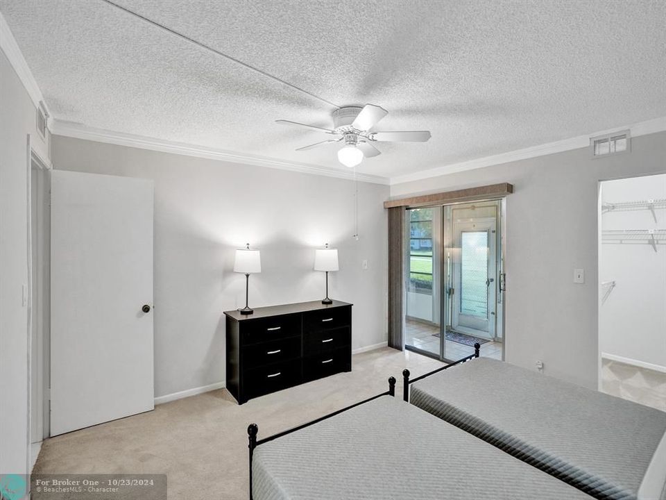 For Sale: $175,000 (2 beds, 2 baths, 1162 Square Feet)