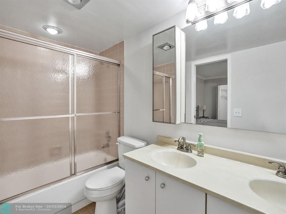 For Sale: $175,000 (2 beds, 2 baths, 1162 Square Feet)