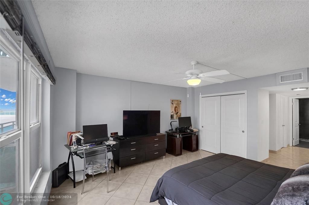 For Rent: $2,950 (1 beds, 1 baths, 1088 Square Feet)